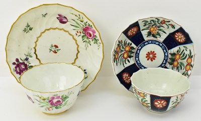 Lot 578 - WORCESTER; two 18th century tea bowls and...