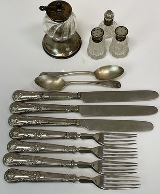 Lot 1096 - A George V hallmarked silver mounted and clear...