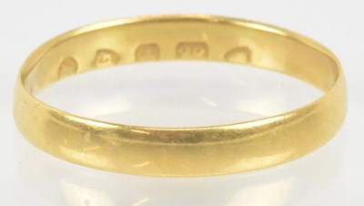Lot 1271 - A 22ct yellow gold wedding band, size L/M,...
