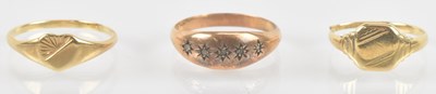 Lot 1274 - A 9ct yellow gold ring set with five tiny...