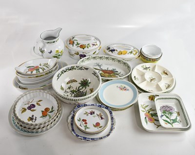 Lot 756 - A mixed collection of tea and dinner ware...