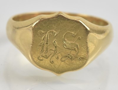 Lot 1245 - An 18ct gold signet ring, with the initials...