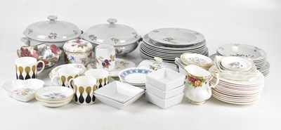 Lot 1565 - A collection of ceramics and dinnerware,...