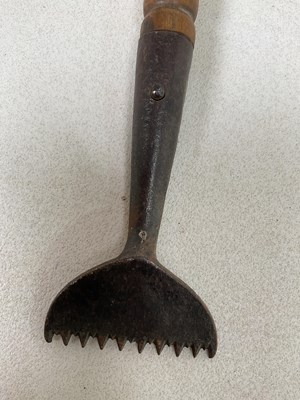 Lot 41 - An early 20th century carpet edging tool, with...