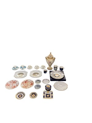 Lot 582 - A quantity of 19th century and later porcelain,...