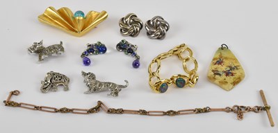 Lot 1512 - A small quantity of costume jewellery,...