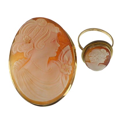 Lot 1212 - A 9ct gold cameo brooch, length 4.5cm and a...