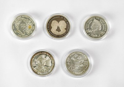 Lot 650 - Five commemorative silver proof coins,...