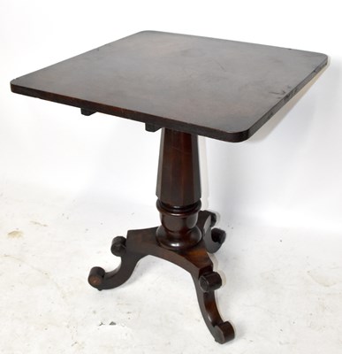 Lot 1588 - An early 19th century mahogany tilt-top occasional table