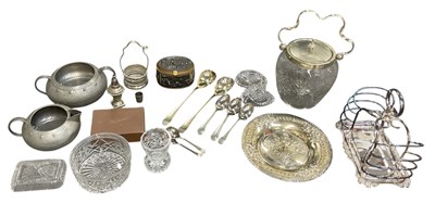 Lot 503 - Various items of collectables including a...