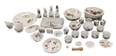 Lot 586 - A small quantity of Royal Worcester tea and...