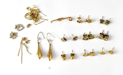Lot 803 - A quantity of 9ct gold and yellow metal...