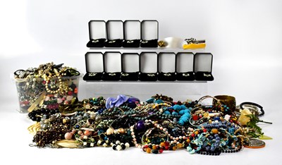 Lot 872 - A large quantity of costume jewellery to...