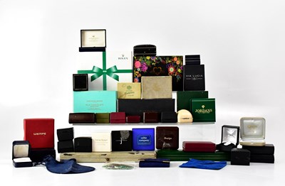 Lot 869 - A quantity of watch and jewellery boxes to...