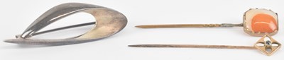 Lot 1369 - A 9ct yellow gold stick pin, the top set with...