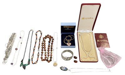 Lot 1495 - A collection of various costume jewellery...