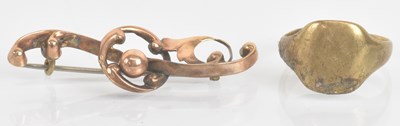 Lot 1299 - A 9ct yellow gold signet ring, size P, and a...