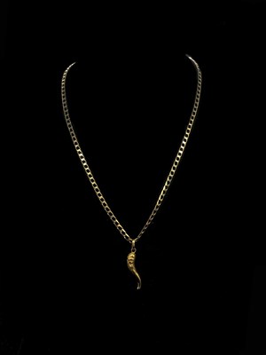 Lot 1207 - A 9ct yellow gold curb link chain with yellow...