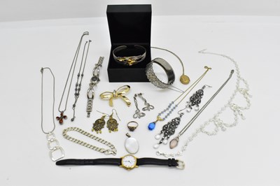 Lot 875 - Various items of costume jewellery comprising...