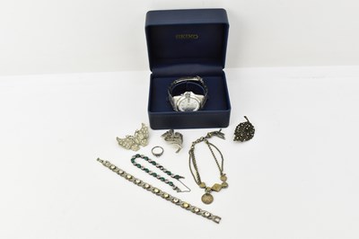 Lot 897 - SEIKO; a gentleman's stainless steel Kinetic...