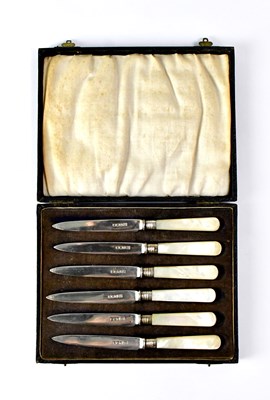 Lot 747 - MARTIN HALL & CO; a cased set of six George V...
