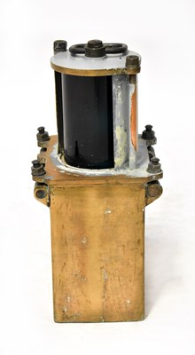 Lot 238 - An FE 179 type ship's lamp, with green light...