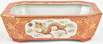 Lot 614 - An early 20th century Chinese porcelain...