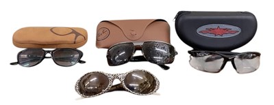 Lot 483 - RAY-BAN; a cased pair of gentleman's...