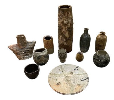 Lot 568 - A quantity of studio ceramics including large...