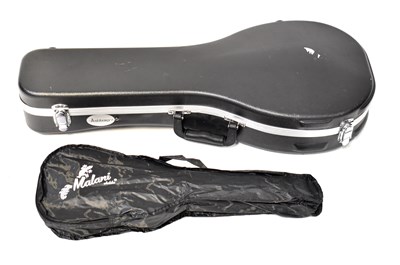 Lot 539 - A four-string banjolele, unmarked, in an...