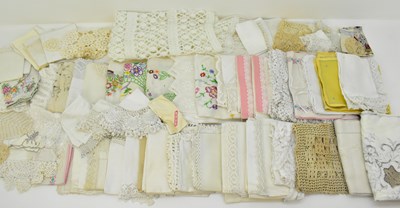 Lot 421 - A quantity of vintage textiles including...