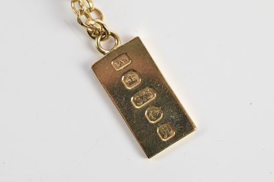 Lot 343 - A 9ct yellow gold ingot on 9ct gold hoop link...