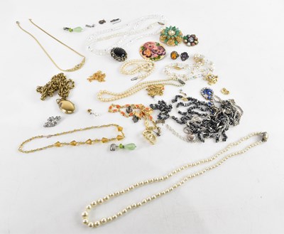 Lot 469 - A small group of costume jewellery including...
