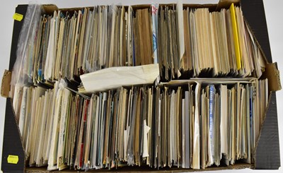 Lot 749 - A quantity of various mixed postcards, mostly...
