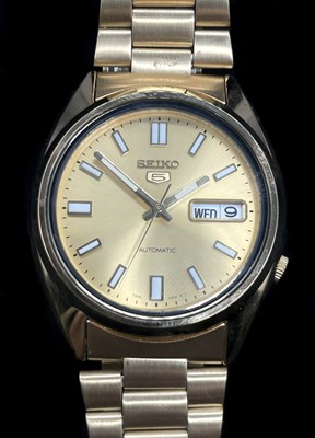 Lot 1309 - SEIKO; a gentleman's gold plated automatic '5'...
