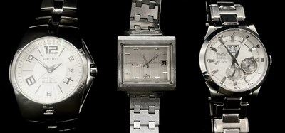 Lot 1327 - SEIKO; three gentleman's vintage wristwatches...