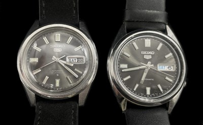 Lot 1329 - SEIKO; two gentleman's vintage automatic '5'...