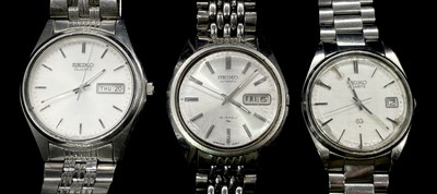 Lot 1332 - SEIKO; three gentleman's vintage stainless...
