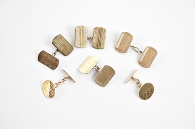 Lot 286 - A pair of 9ct yellow gold cufflinks, combined...