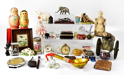 Lot 344 - A collectors’ lot, comprising ceramics,...