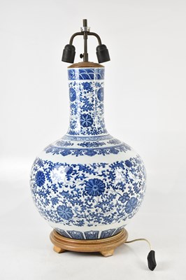 Lot 569 - A large Chinese blue and white table lamp,...
