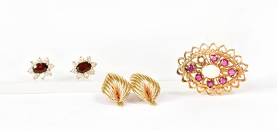 Lot 801 - A pair of 14ct gold pendants in the form of...