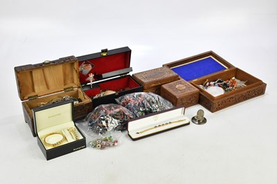 Lot 491 - A collection of assorted costume jewellery and...