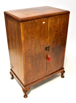 Lot 88 - An early 20th century walnut cross-banded...