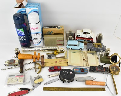 Lot 176 - Various collectibles to include diecast cars,...