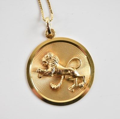 Lot 356 - A 9ct yellow gold lion circular pendant,...