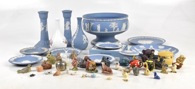 Lot 685 - WEDGWOOD; a small collection of jasperware...