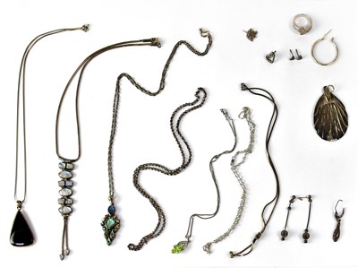 Lot 810 - A quantity of 925 silver jewellery, to include...