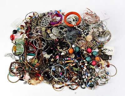 Lot 862 - A quantity of costume jewellery, to include...