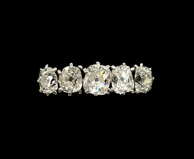 Lot 1108 - An 18ct yellow gold five stone diamond ring,...